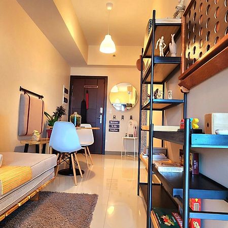 Spacious 7U Homey Unit Steps Away From Uptown Mall And Mitsukoshi Mall Free Parking With Washer Manila Esterno foto
