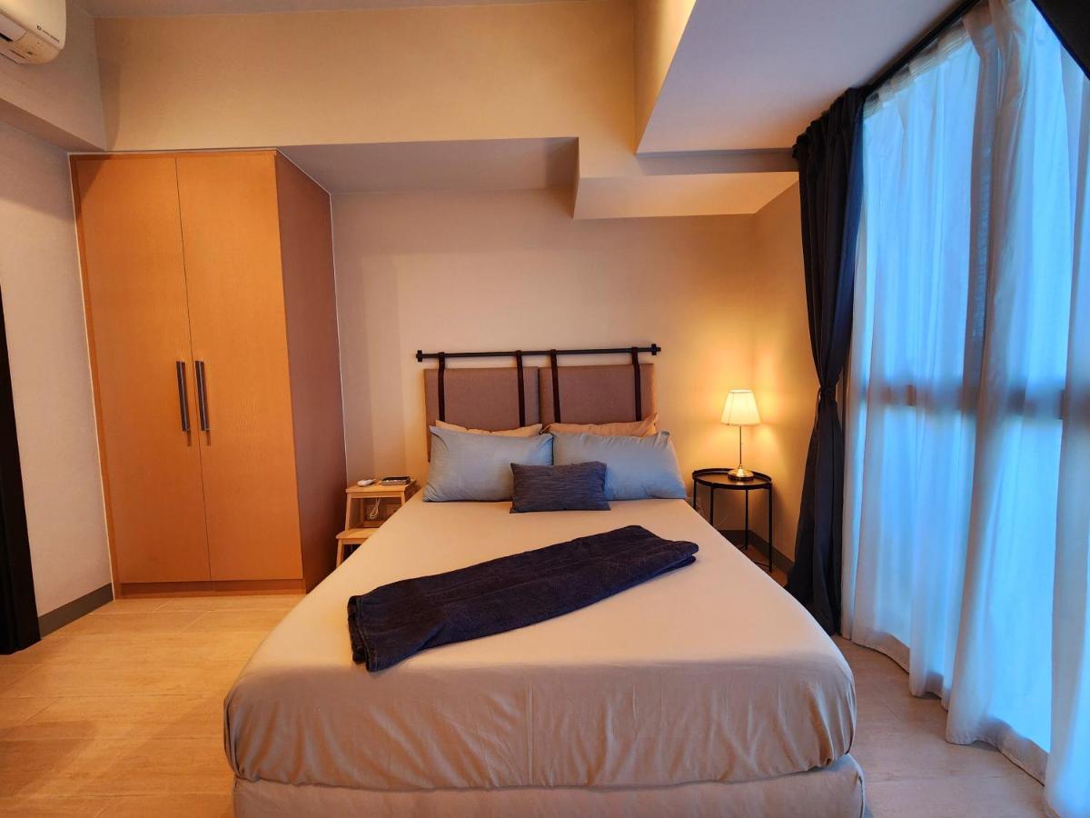 Spacious 7U Homey Unit Steps Away From Uptown Mall And Mitsukoshi Mall Free Parking With Washer Manila Esterno foto
