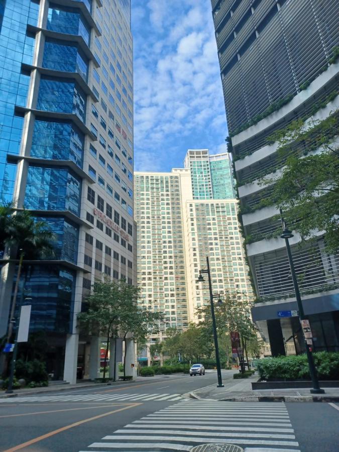Spacious 7U Homey Unit Steps Away From Uptown Mall And Mitsukoshi Mall Free Parking With Washer Manila Esterno foto