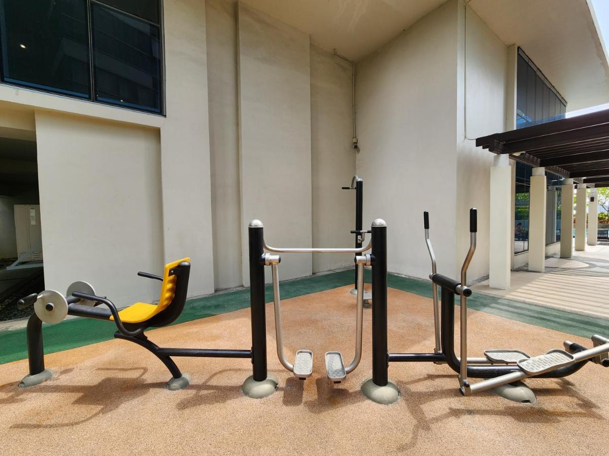 Spacious 7U Homey Unit Steps Away From Uptown Mall And Mitsukoshi Mall Free Parking With Washer Manila Esterno foto