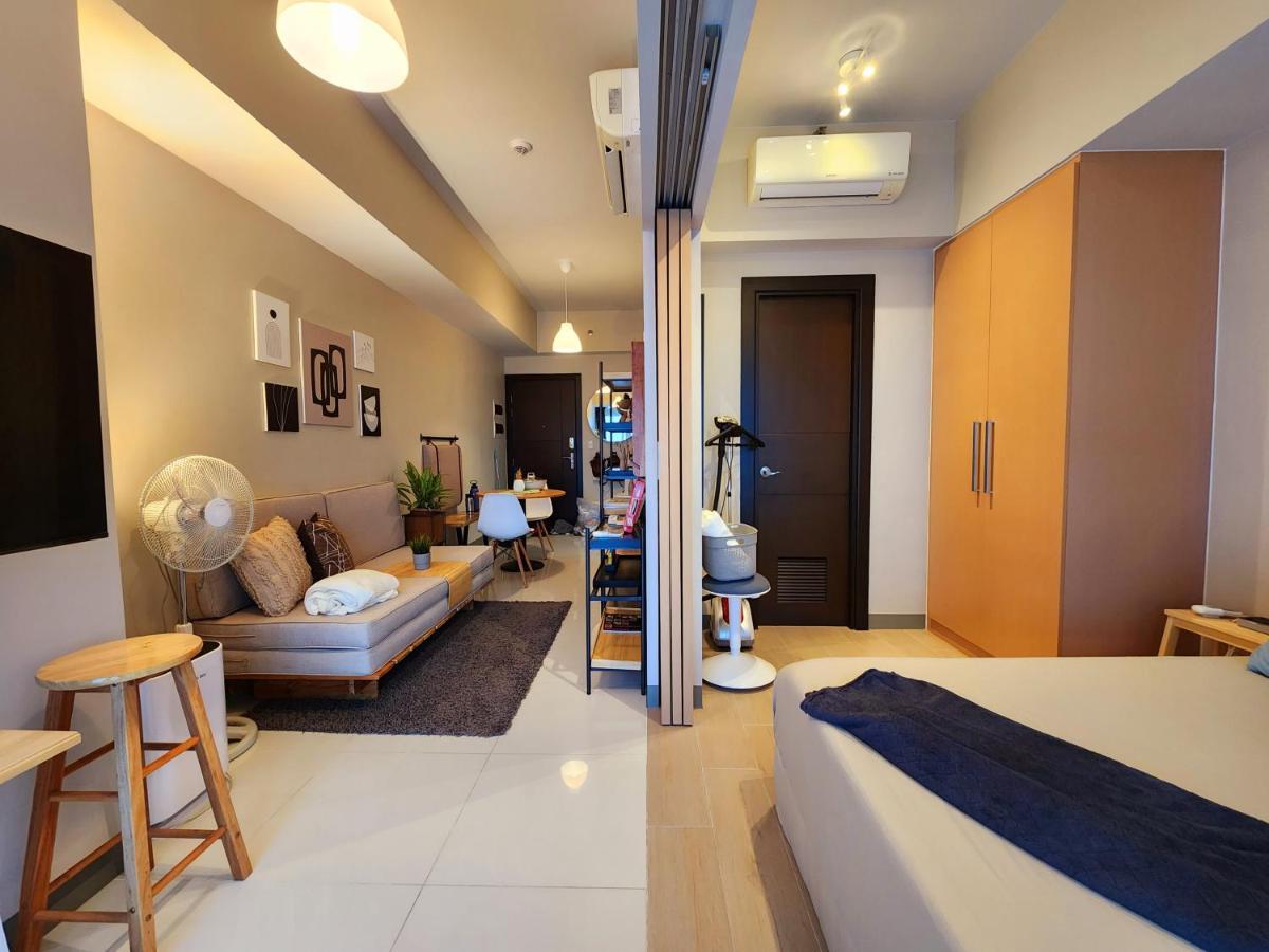 Spacious 7U Homey Unit Steps Away From Uptown Mall And Mitsukoshi Mall Free Parking With Washer Manila Esterno foto