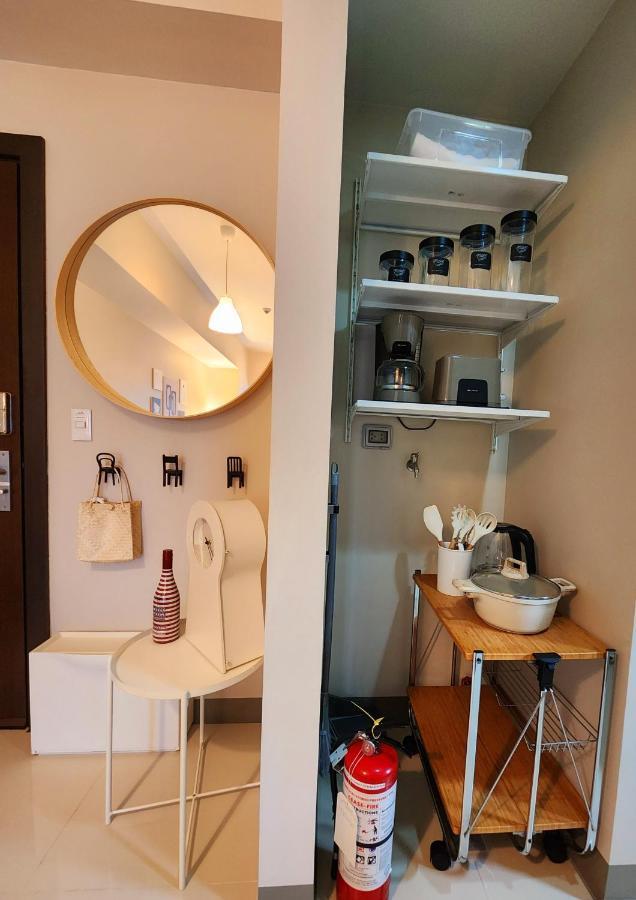 Spacious 7U Homey Unit Steps Away From Uptown Mall And Mitsukoshi Mall Free Parking With Washer Manila Esterno foto