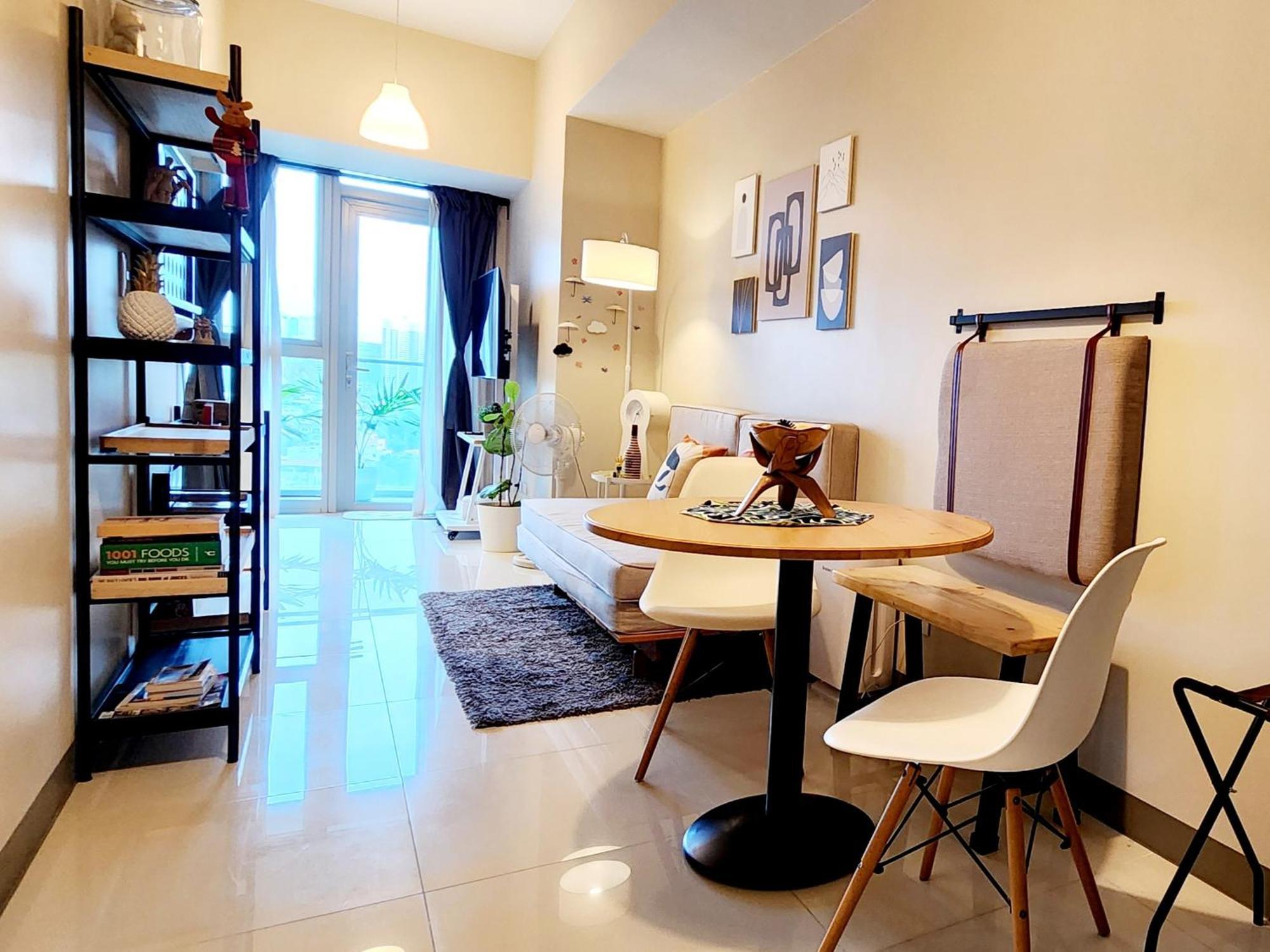Spacious 7U Homey Unit Steps Away From Uptown Mall And Mitsukoshi Mall Free Parking With Washer Manila Esterno foto